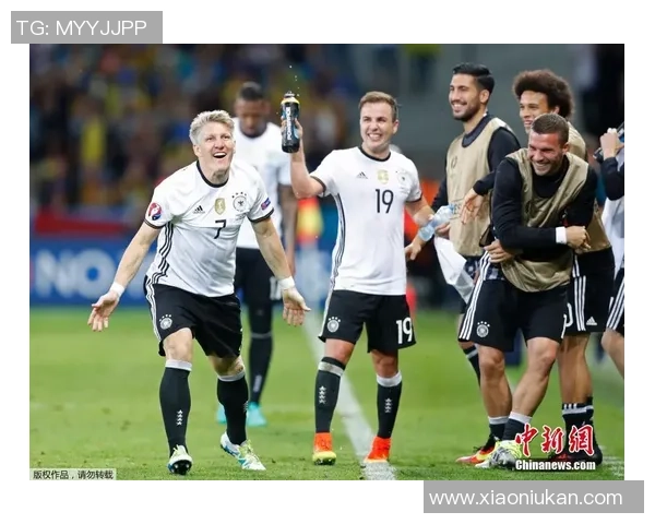 南美足球明星齐聚一堂合影留念展现激情与友谊的瞬间 南美足球明星齐聚一堂合影留念展现激情与友谊的瞬间