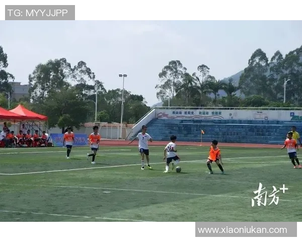 校园足球明星齐聚一堂精彩比赛即将上演引发热血沸腾的青春对决 校园足球明星齐聚一堂精彩比赛即将上演引发热血沸腾的青春对决