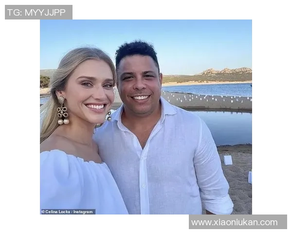 荷兰足球明星与女友甜蜜瞬间曝光引发粉丝热议 荷兰足球明星与女友甜蜜瞬间曝光引发粉丝热议